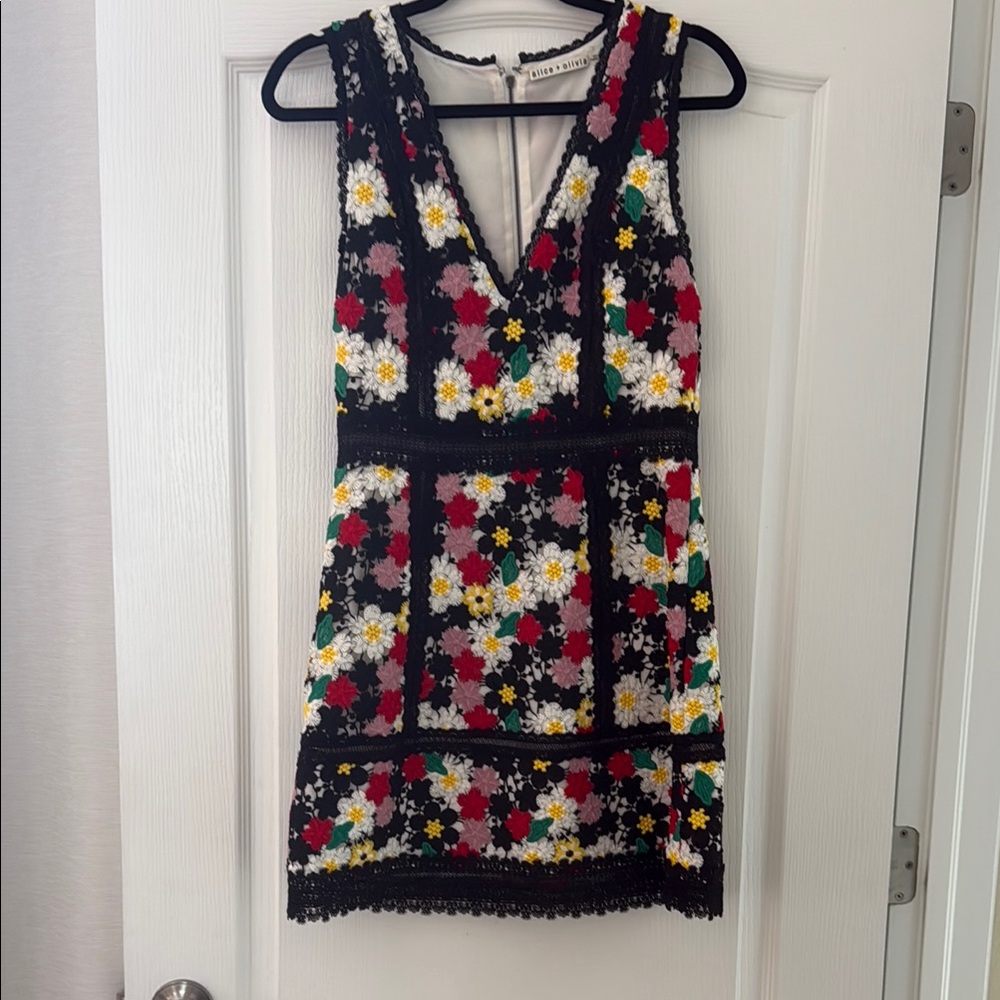 Alice + Olivia Red Sheath Mini Dress V-Neck Sleeveless